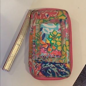 Lilly Pulitzer Bags - Lilly Pulitzer smartphone wristlet Lilly Pulitzer Bags - Lilly Pulitzer smartphone wristlet